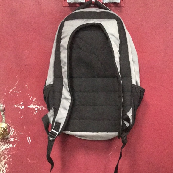 Puma Gray and White Sporty Backpack with Modern Design - Picture 5 of 5